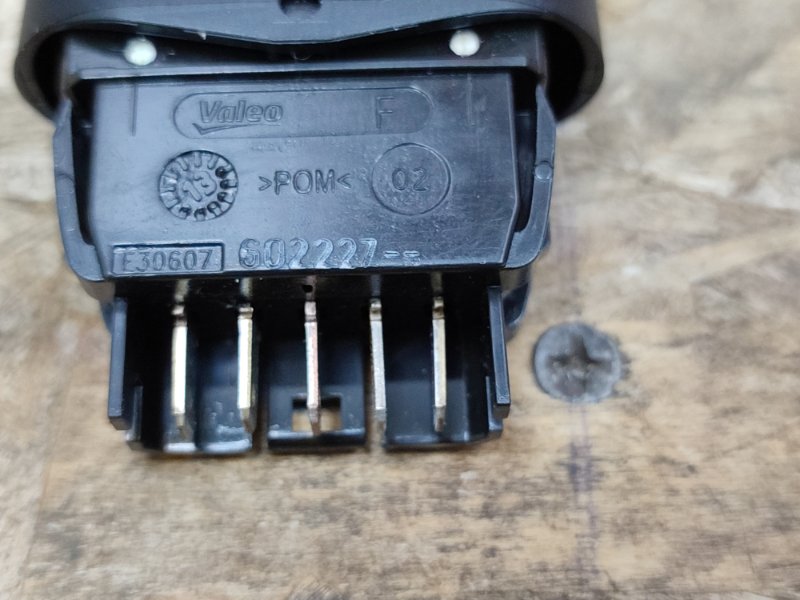 Кнопка стеклоподъемника - фото 7