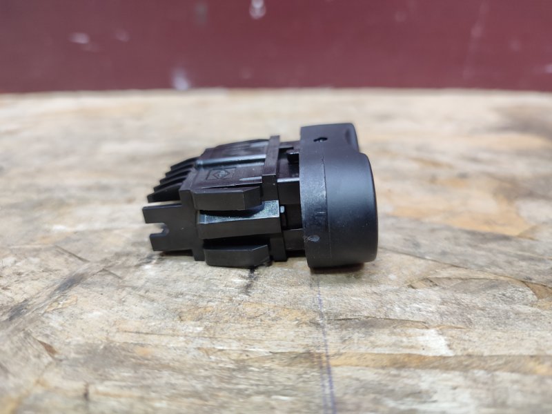 Кнопка блокировки дверей - фото 7