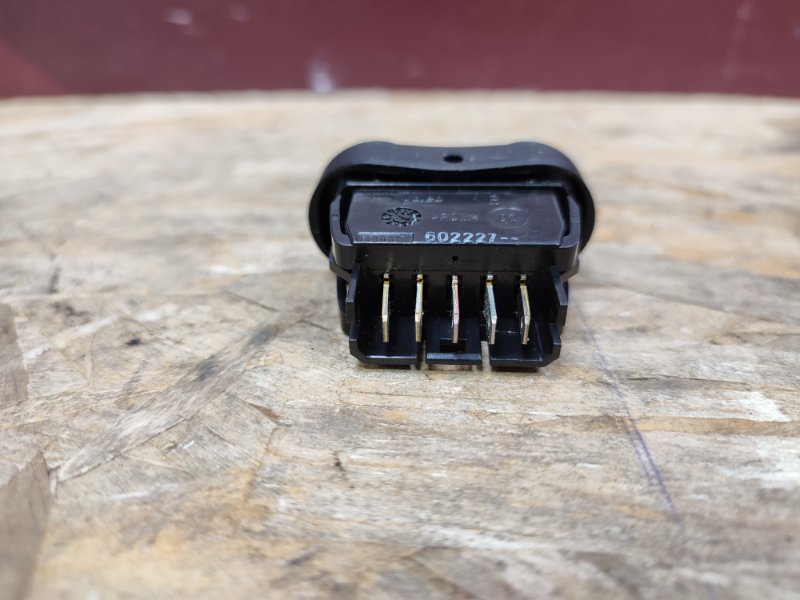 Кнопка стеклоподъемника - фото 6