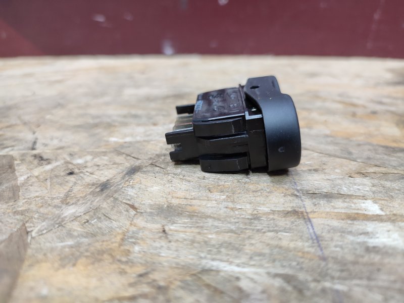 Кнопка стеклоподъемника - фото 7