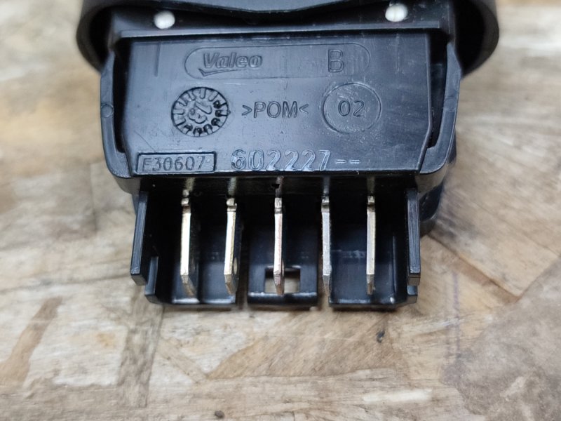 Кнопка стеклоподъемника - фото 8