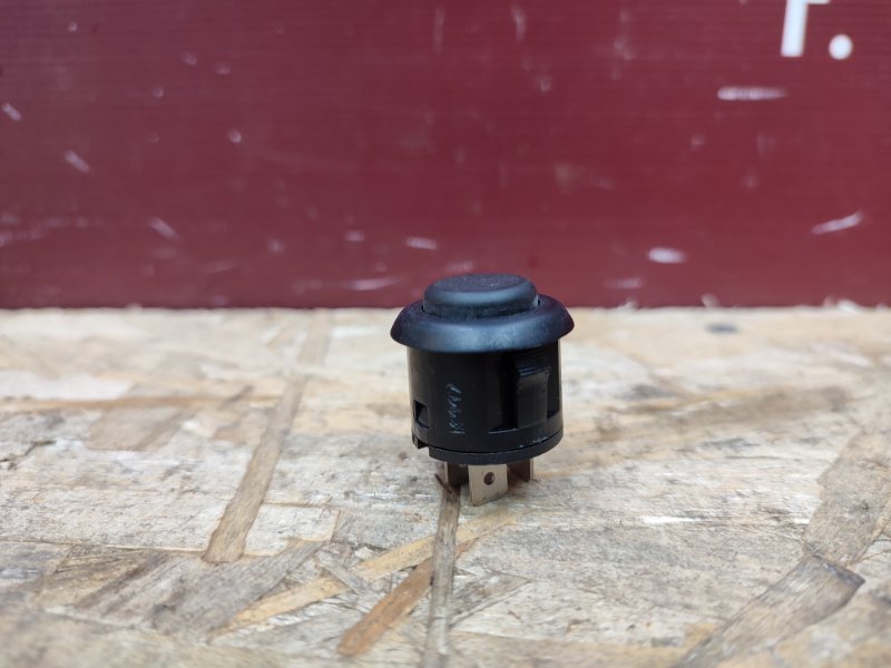 Кнопка открывания багажника - фото 3