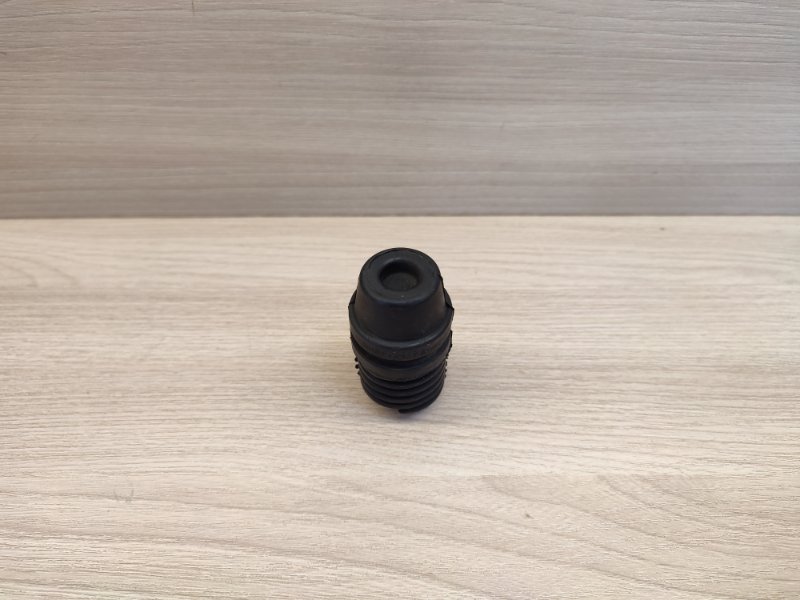 Отбойник капота - фото 1