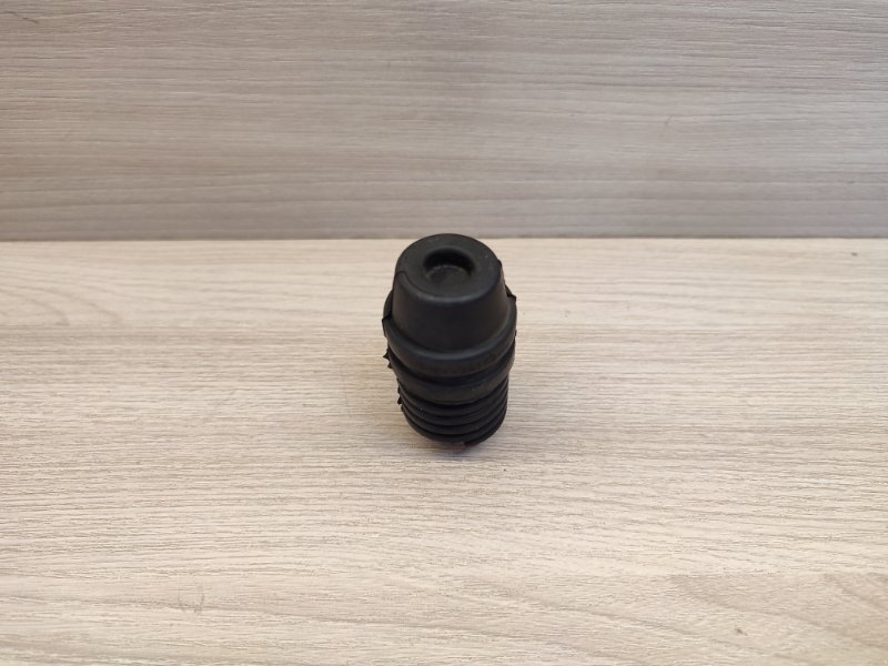 Отбойник капота - фото 1