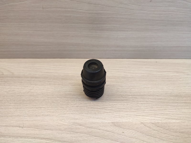 Отбойник капота - фото 1