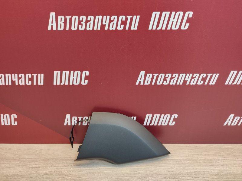 Заглушка буксировочного крюка - фото 1