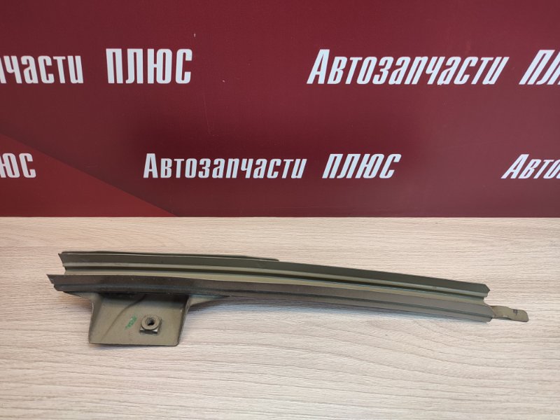 Направляющая стекла двери - фото 1