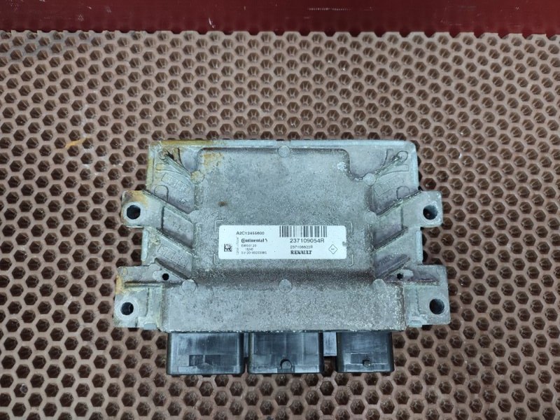 Блок управления двигателем - фото 2