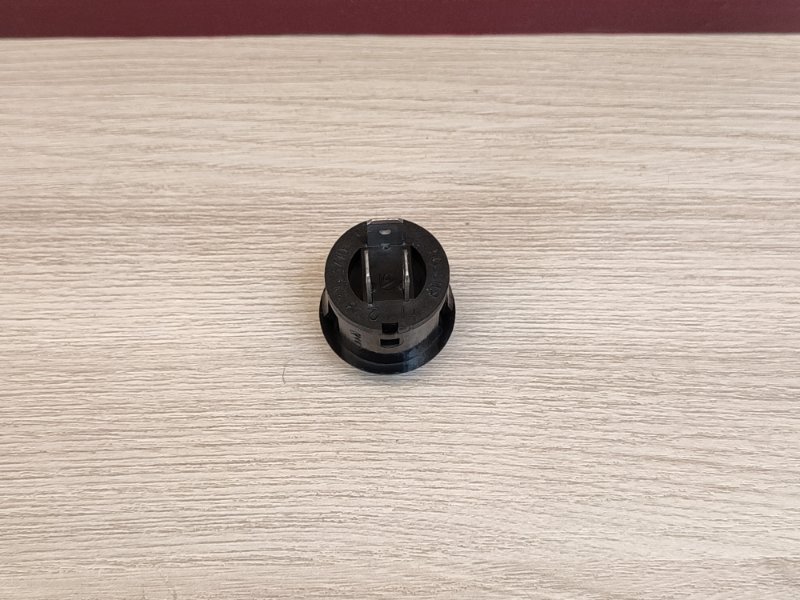 Кнопка открывания багажника - фото 4