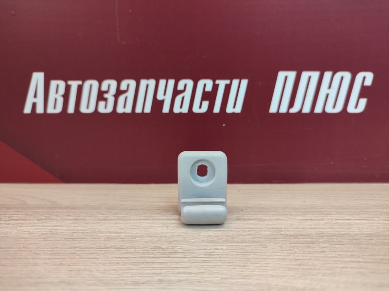 Крепление солнцезащитного козырька - фото 1