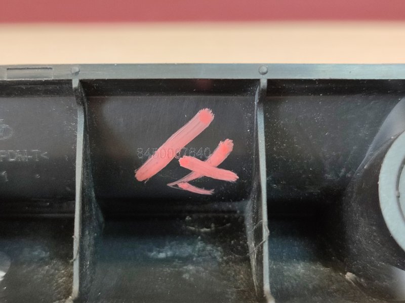 Ручка открывания багажника - фото 7