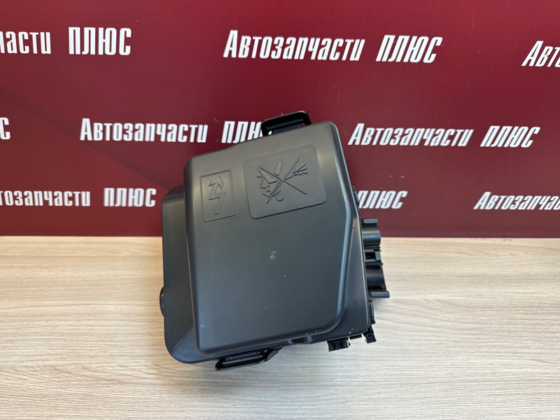 Корпус блока предохранителей - фото 1