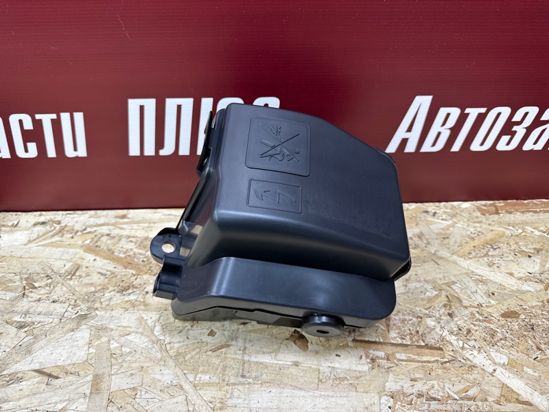 Корпус блока предохранителей - фото 1