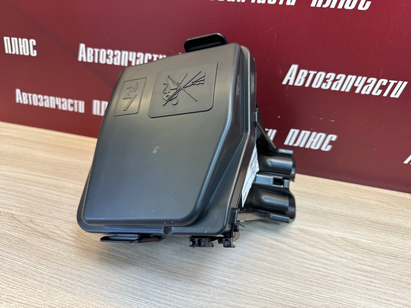 Корпус блока предохранителей - фото 1