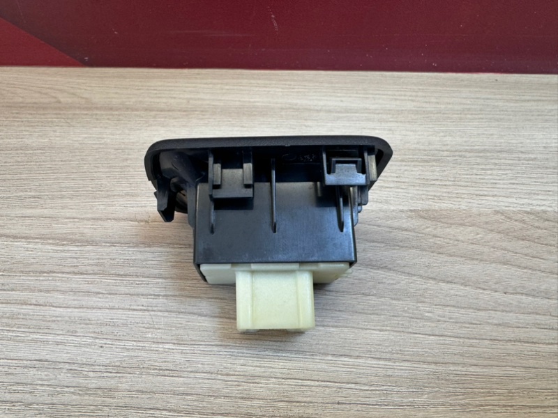 Кнопка стеклоподъемника - фото 7