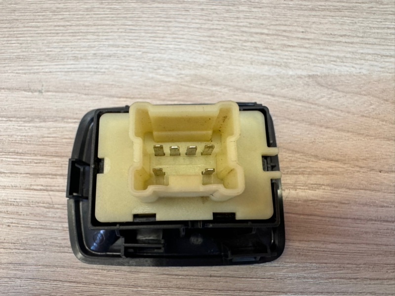 Кнопка стеклоподъемника - фото 8