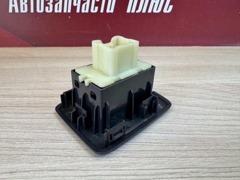 Кнопка стеклоподъемника - фото 9