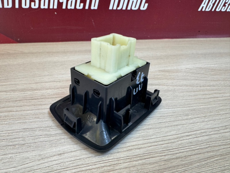 Кнопка стеклоподъемника - фото 10