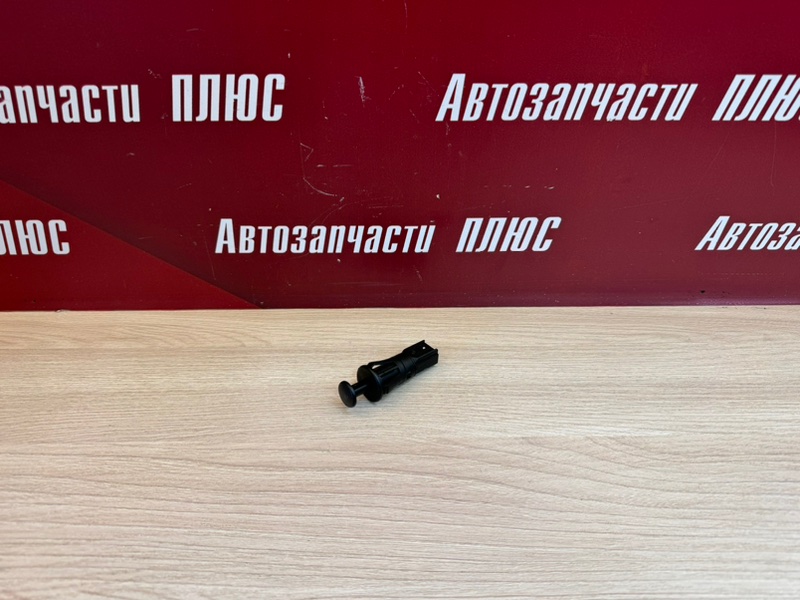 Концевик двери багажника - фото 1