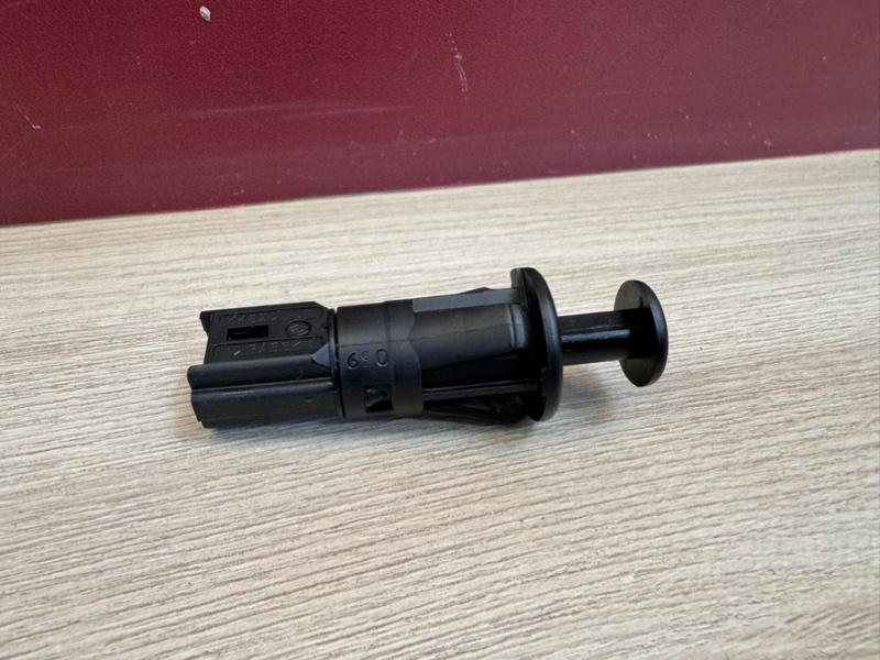 Концевик двери багажника - фото 3