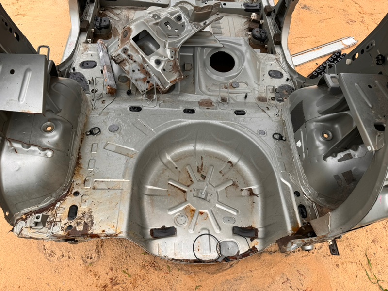 Ниша запасного колеса - фото 1