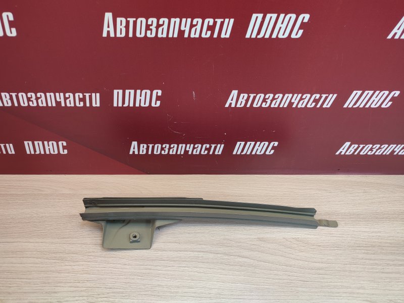 Направляющая стекла двери - фото 1