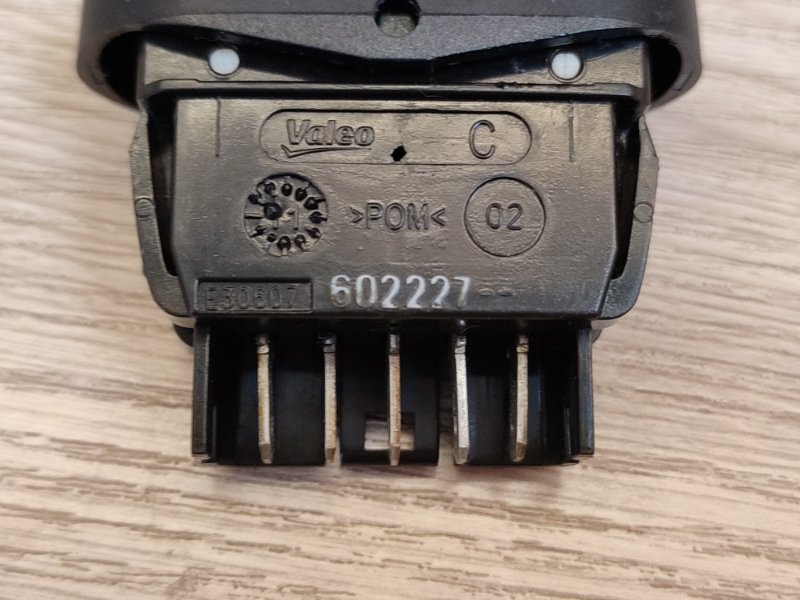 Кнопка стеклоподъемника - фото 7