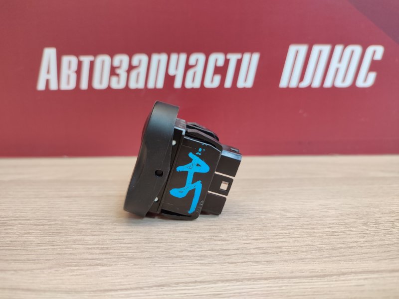 Кнопка стеклоподъемника - фото 3