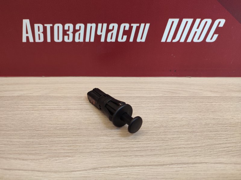 Концевик двери багажника - фото 1