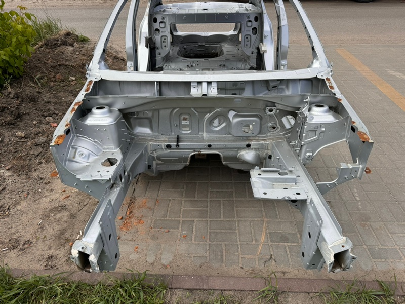 Передняя часть кузова - фото 1