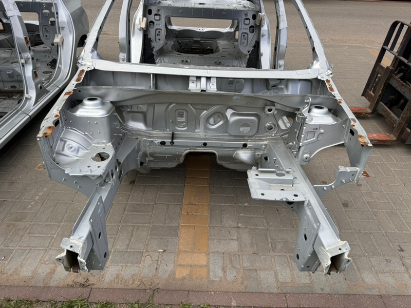 Передняя часть кузова - фото 1