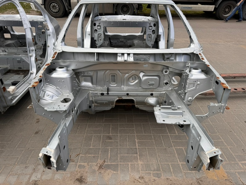 Передняя часть кузова - фото 1