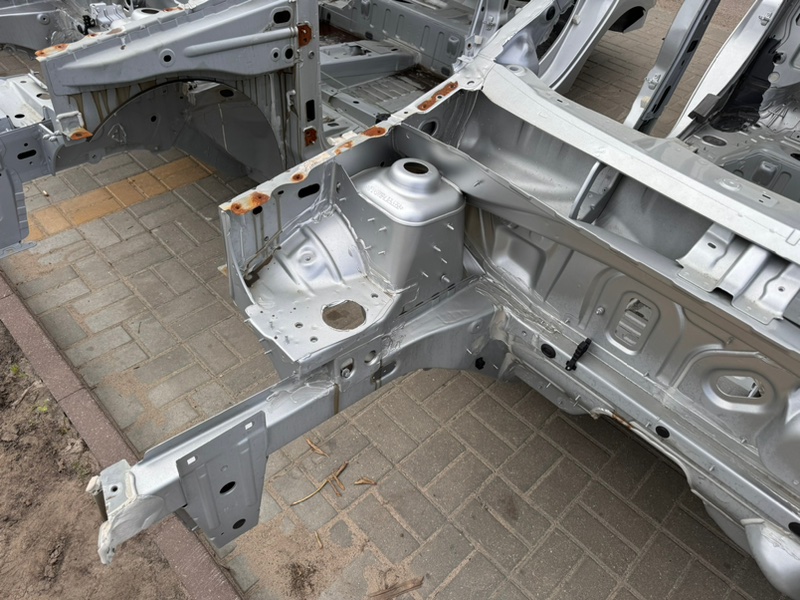 Передняя часть кузова - фото 3