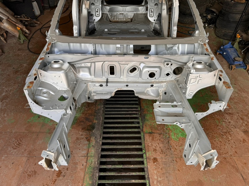 Передняя часть кузова - фото 1