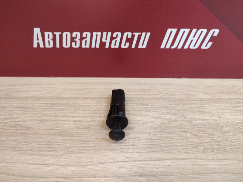 Концевик двери багажника - фото 1