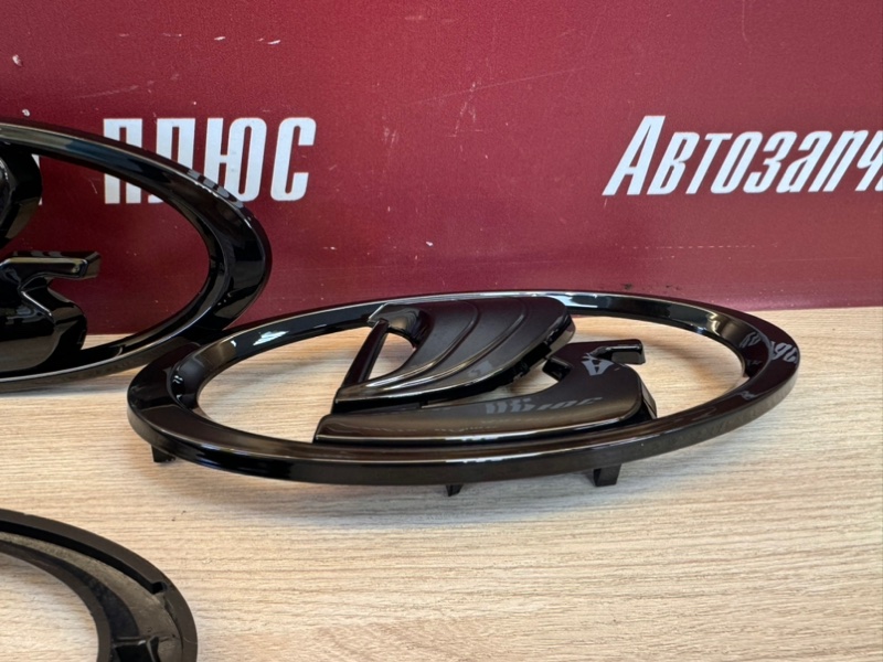 Эмблема решетки радиатора - фото 6