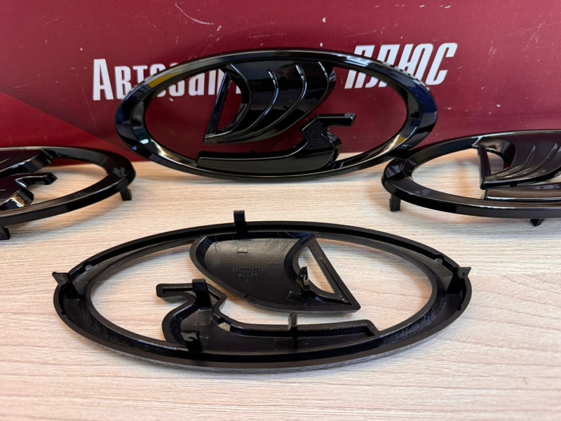 Эмблема решетки радиатора - фото 8