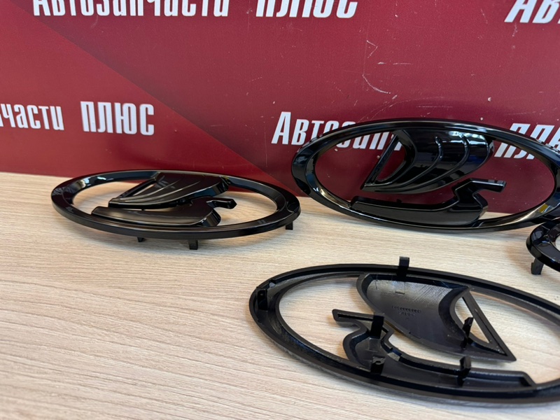 Эмблема решетки радиатора - фото 9