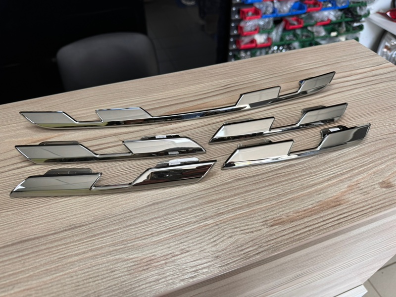 Хром решетки радиатора - фото 1