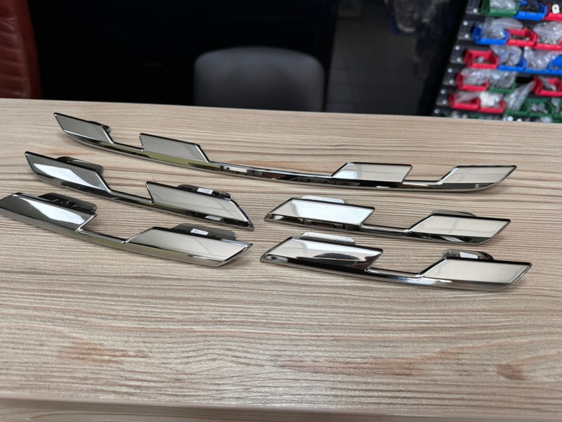 Хром решетки радиатора - фото 2