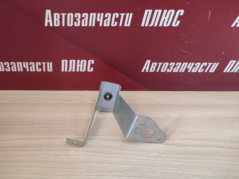 Кронштейн крыла - фото 1