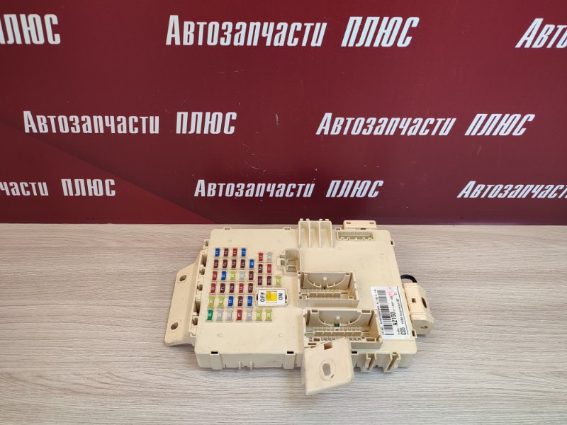 Блок предохранителей салона - фото 1
