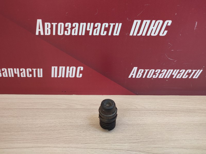 Отбойник капота - фото 1