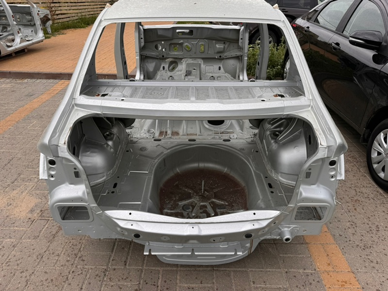 Задняя панель кузова - фото 1