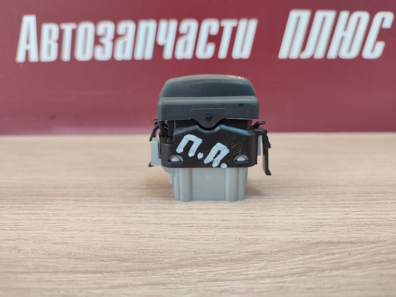 Кнопка обогрева сидений - фото 6