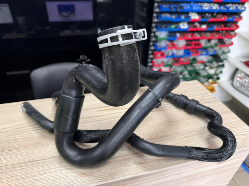 Патрубок радиатора - фото 1