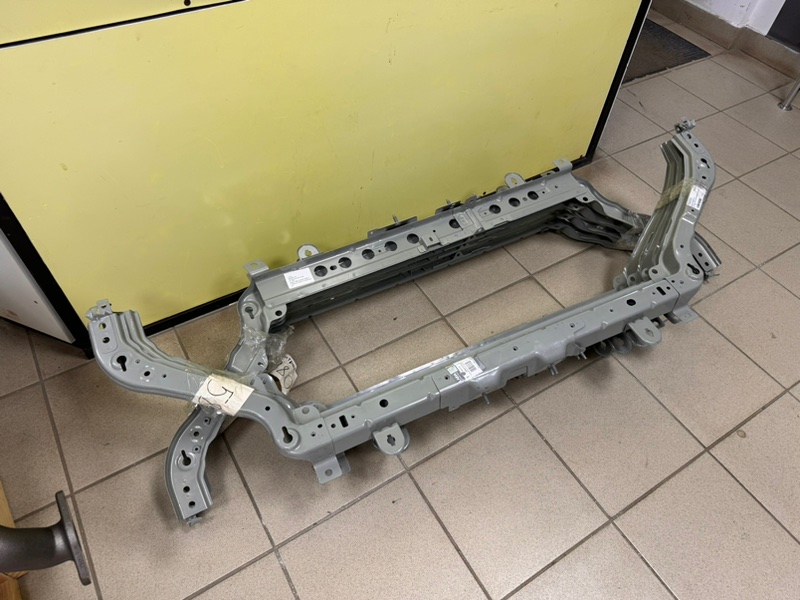 Поперечина рамки радиатора - фото 1