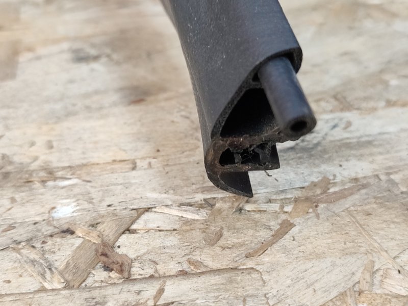 Уплотнитель проема      двери - фото 7