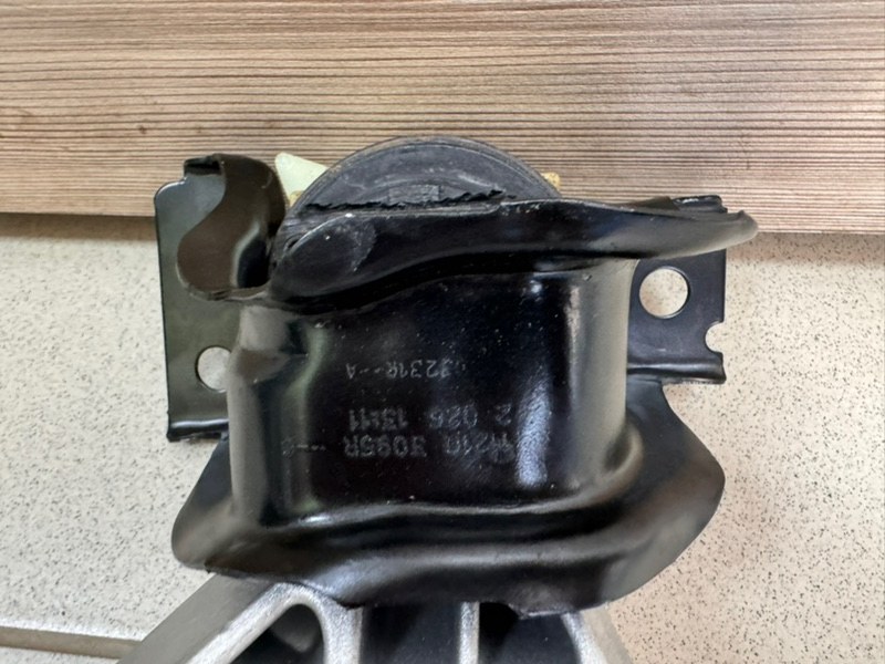 Верхняя  подушка двигателя - фото 2