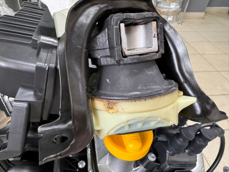 Подушка двигателя правая гидравлическая - фото 2